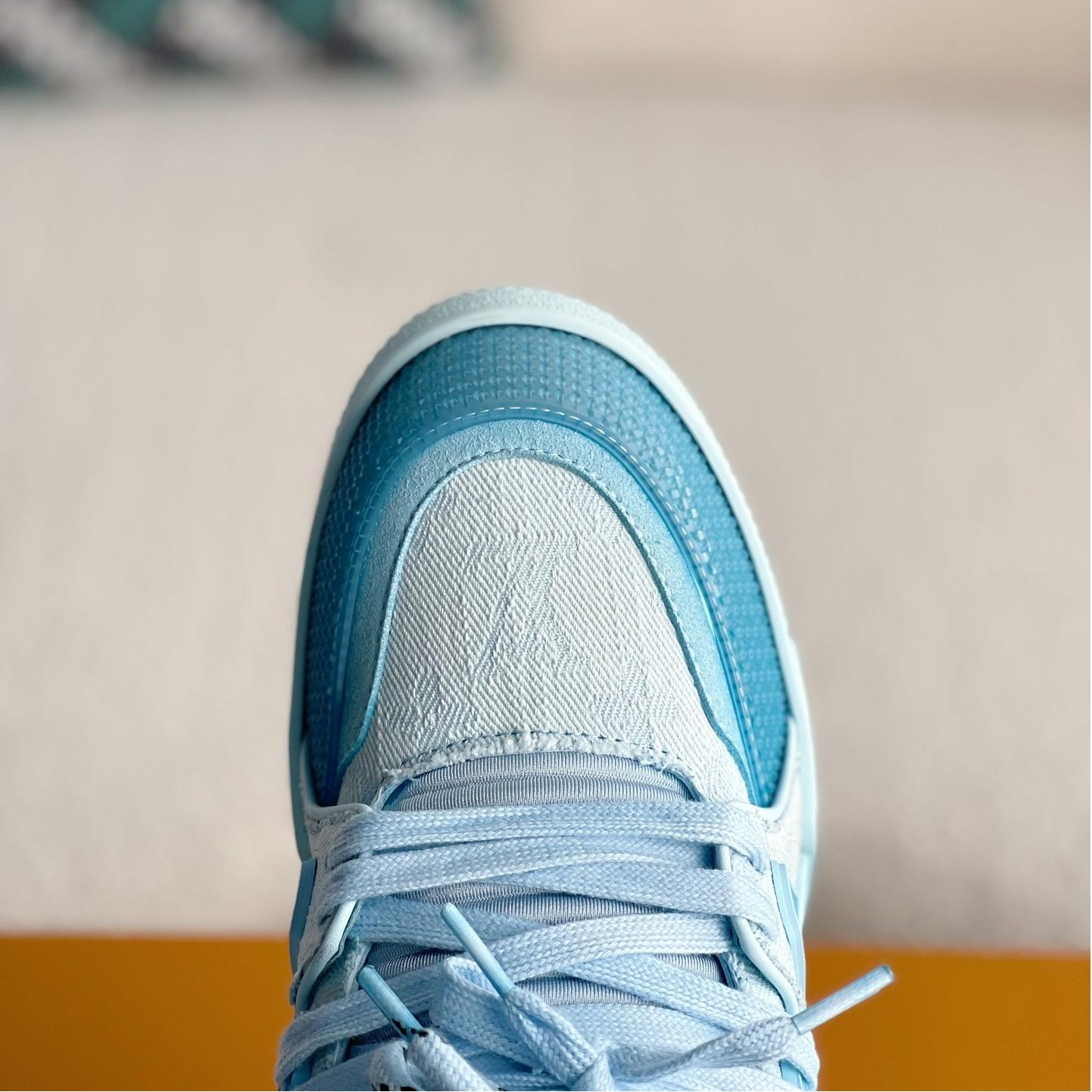 BLUE TRAINER CANVAS SNEAKERS