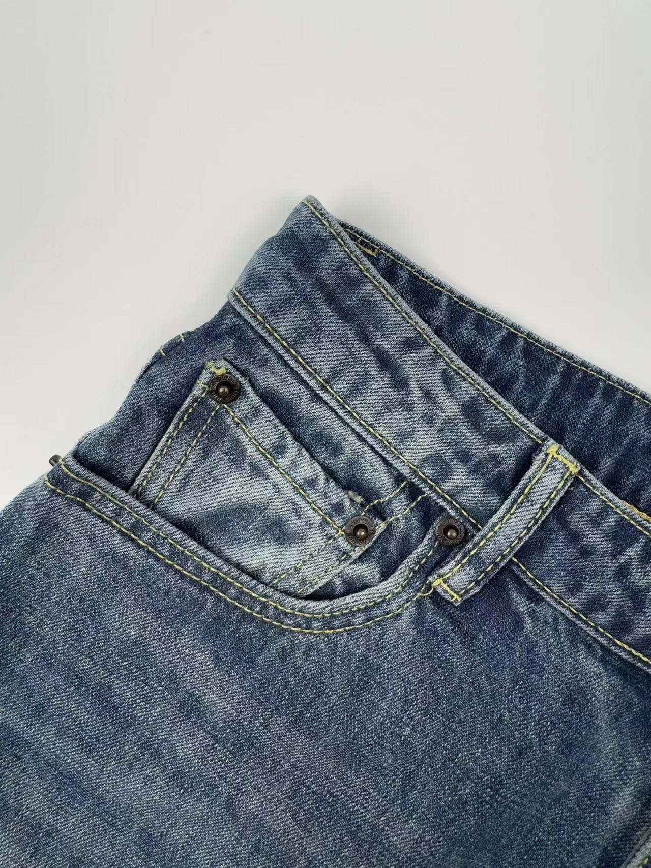 Bell-bottom Jeans