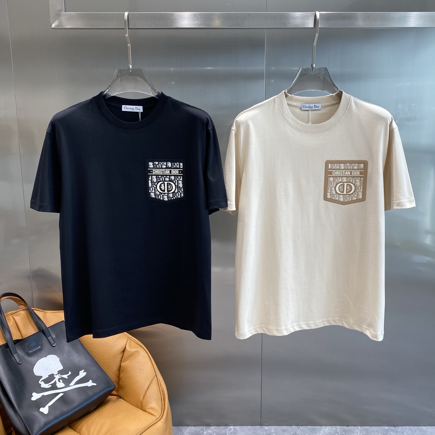 Black and white interwoven modern-style T-shirt