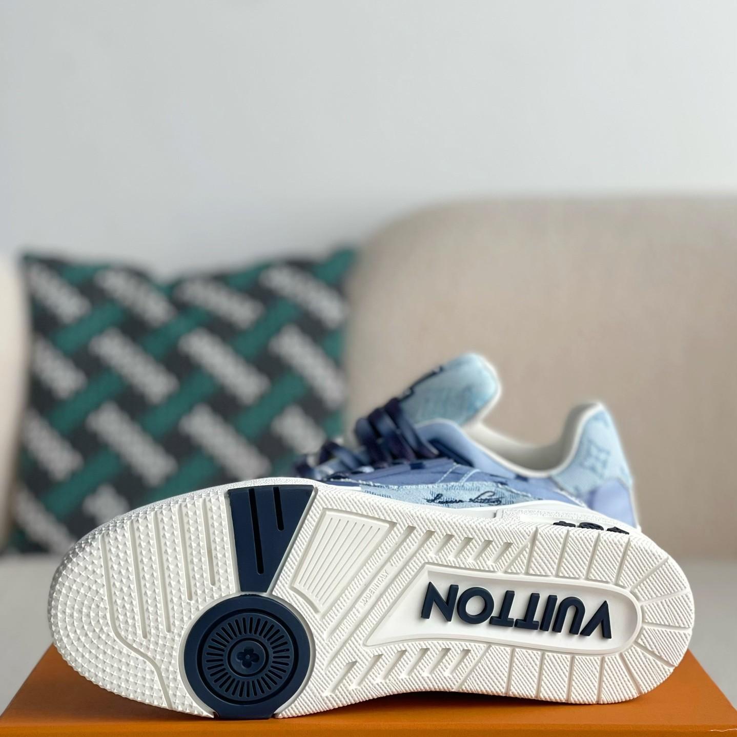 BLUE TRAINER SNEAKERS