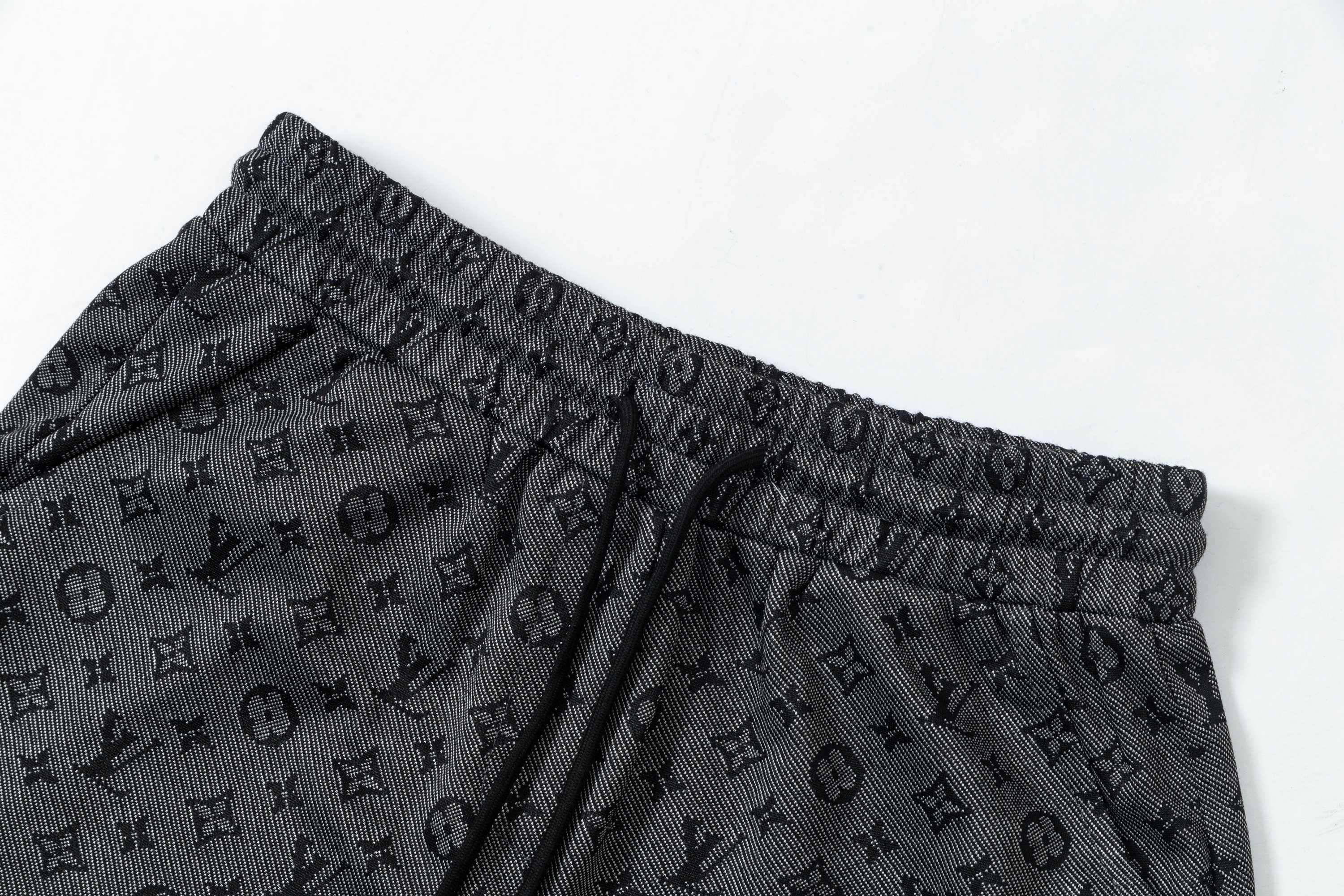 Printed knitted embroidered shorts