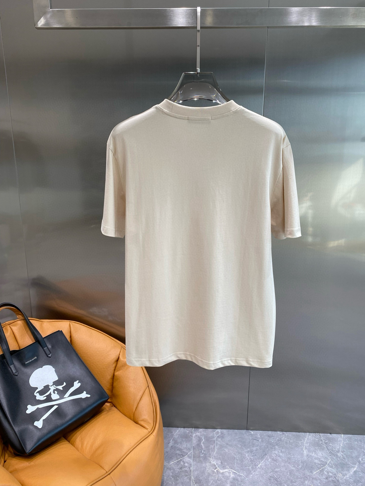 Black and white interwoven modern-style T-shirt