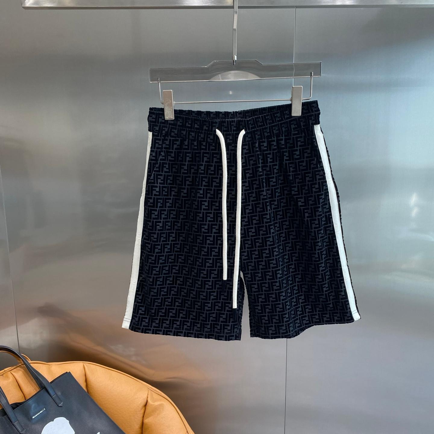 Side white stripe shorts