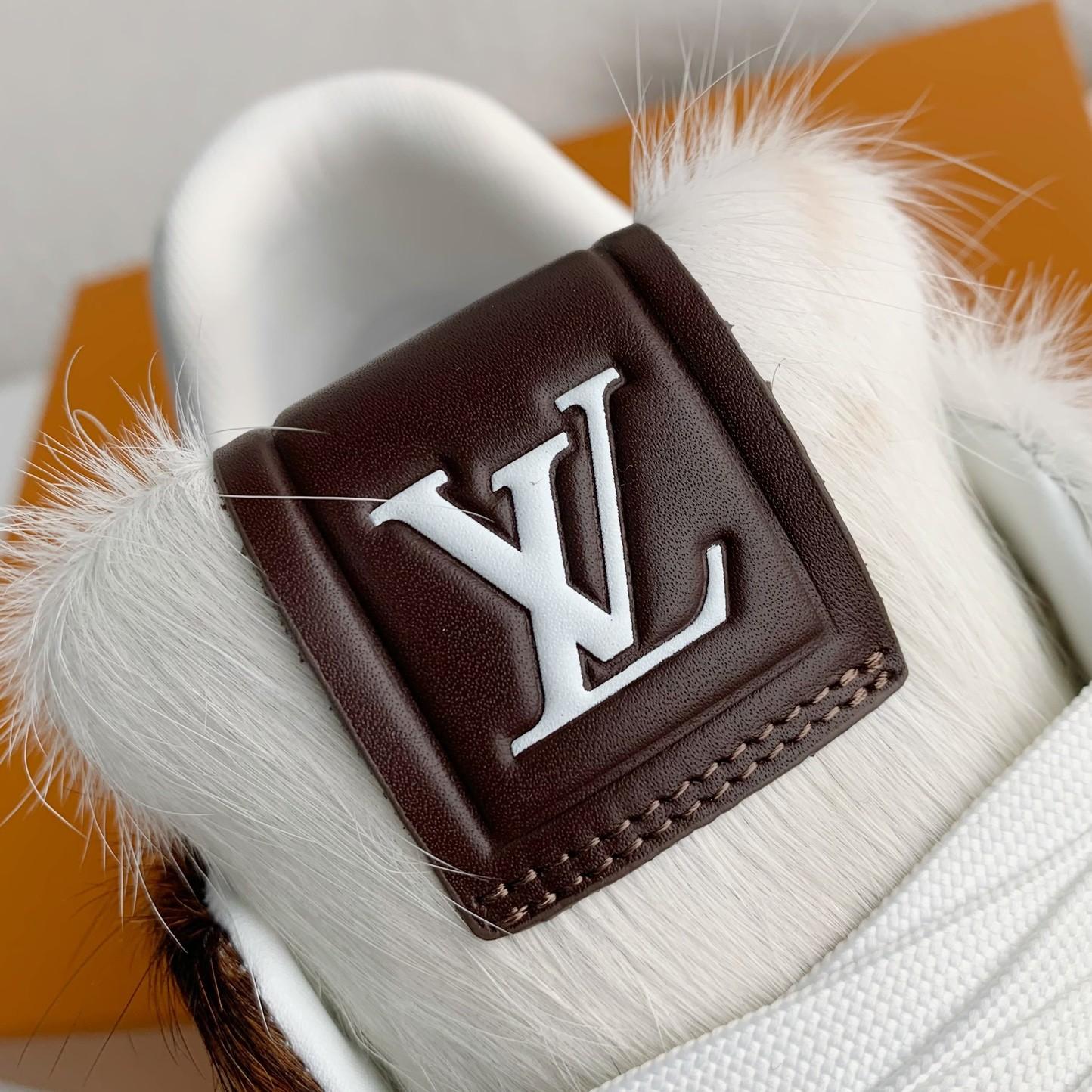 Short Hair Trainer Sneakers