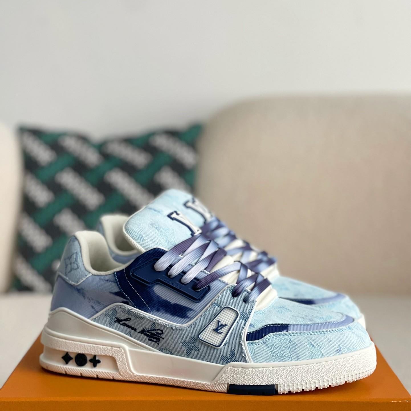 BLUE TRAINER SNEAKERS