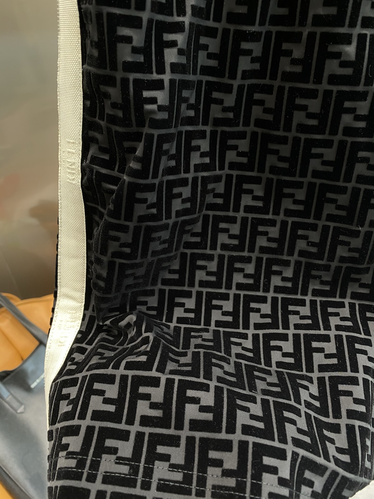 Side white stripe shorts