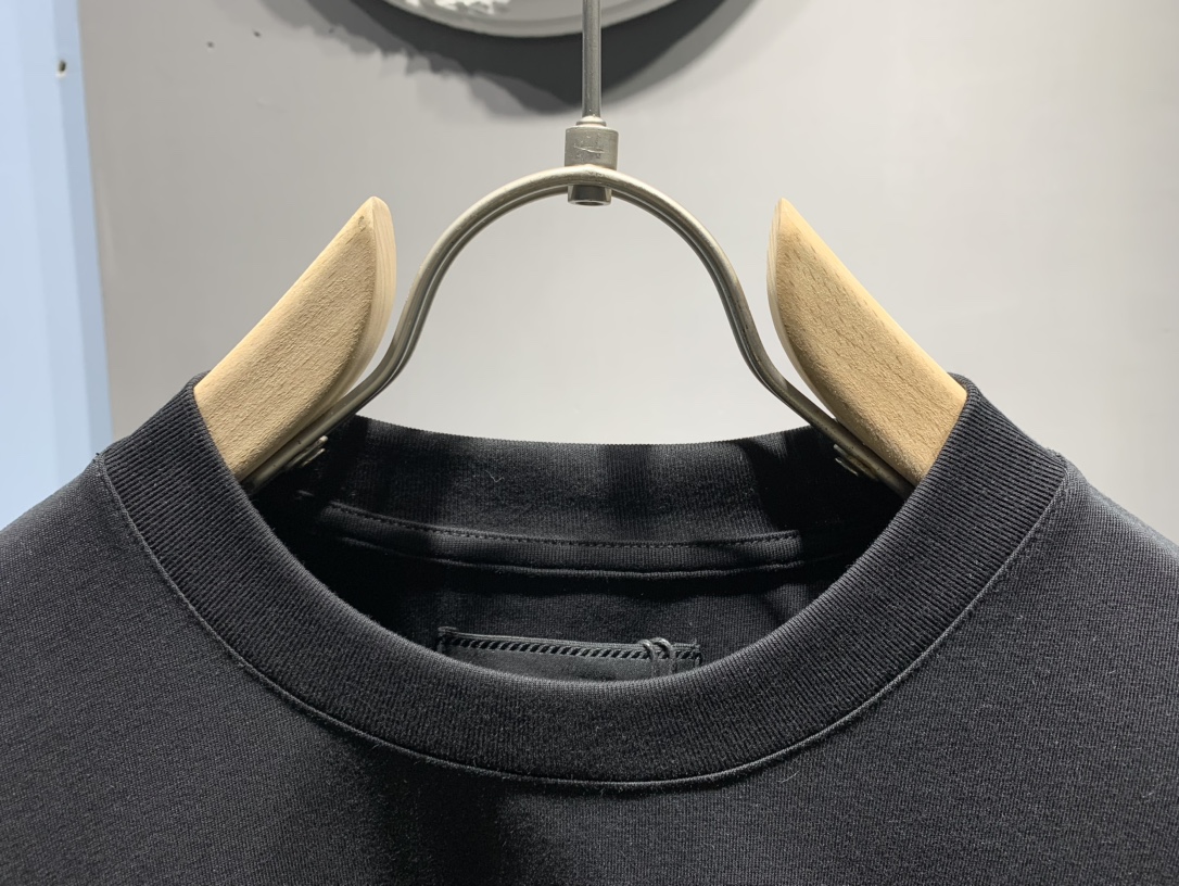 Black And White Knitted T-shirt