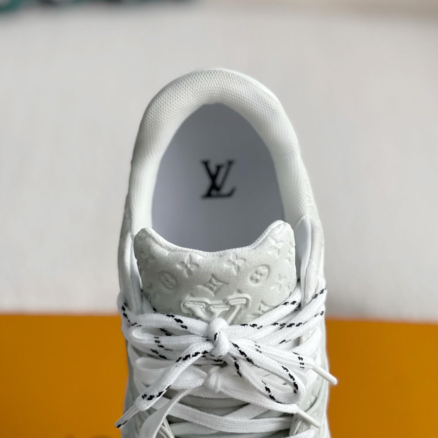 Trainer White Monochrome