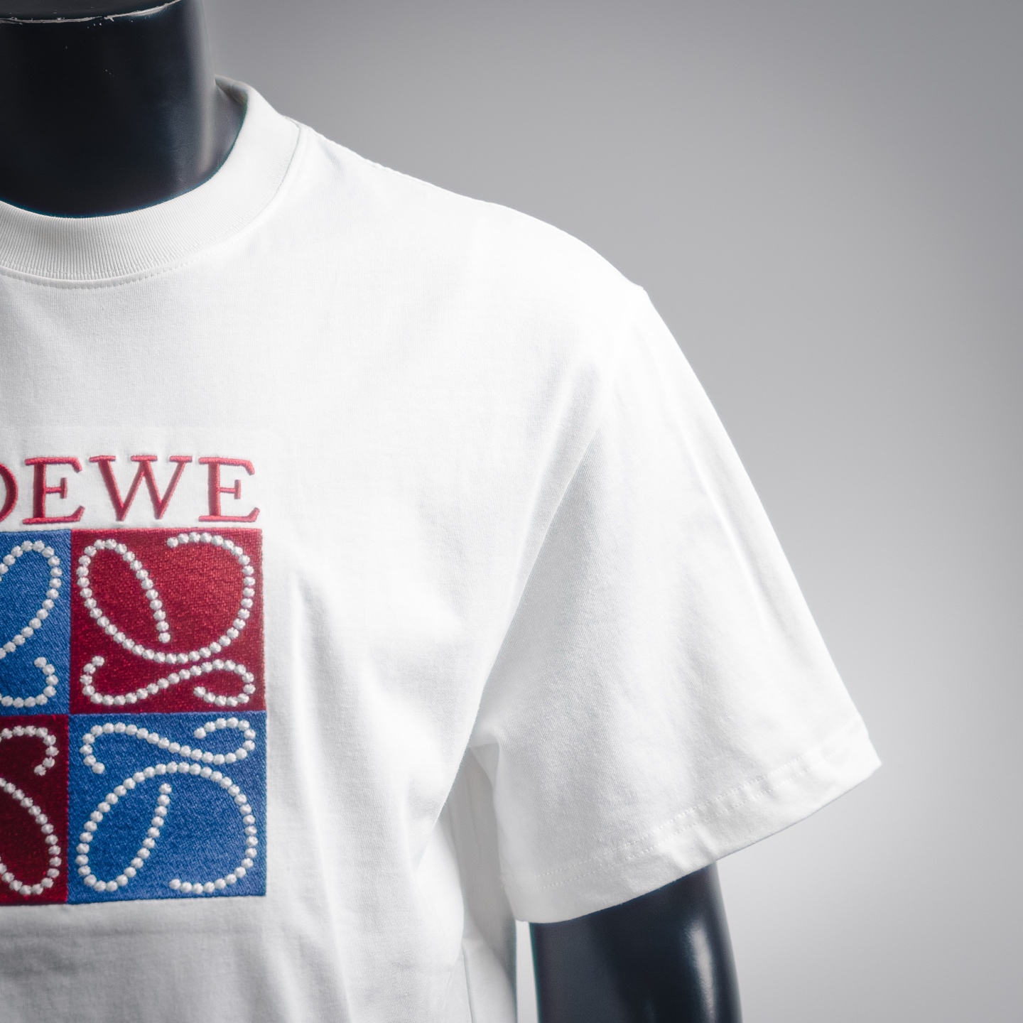 Embroidered lettering short-sleeved T-shirt