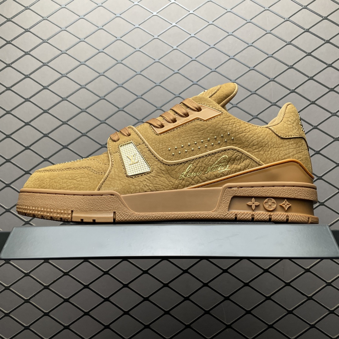 Brown low-top casual sneakers