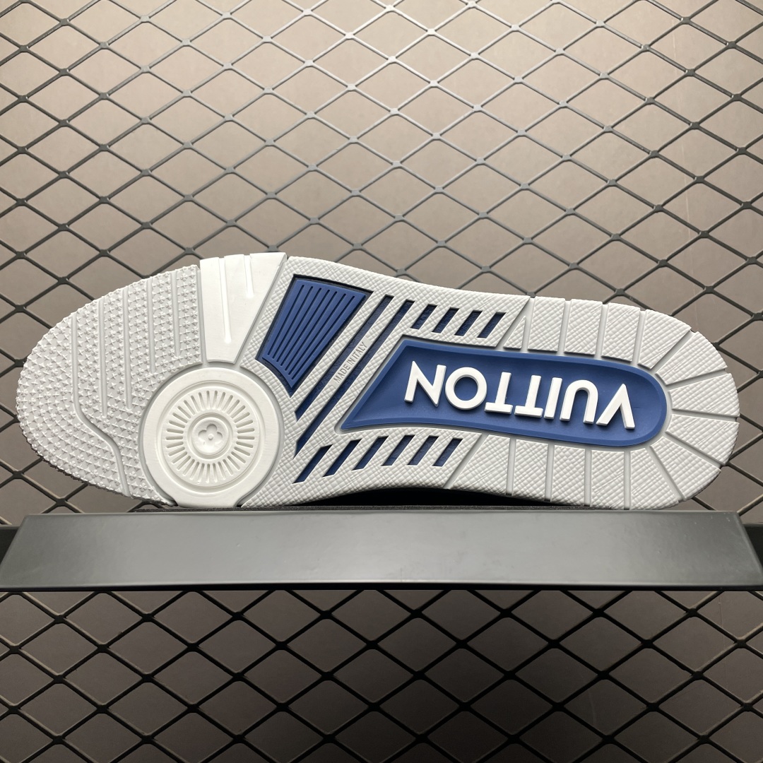 Low-top casual sneakers