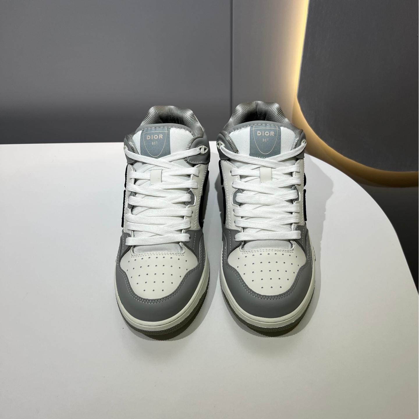 Low-top casual couple sneakers