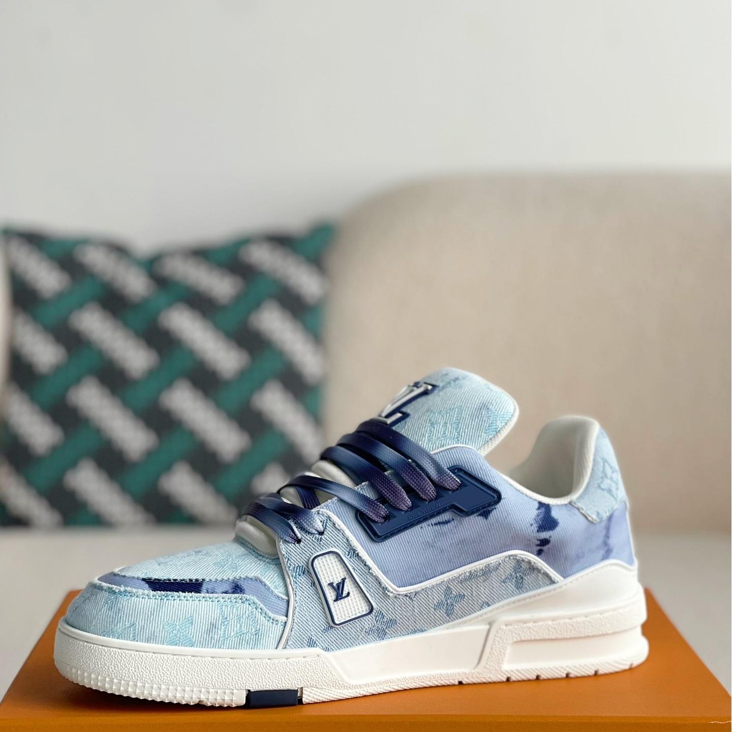 BLUE TRAINER SNEAKERS