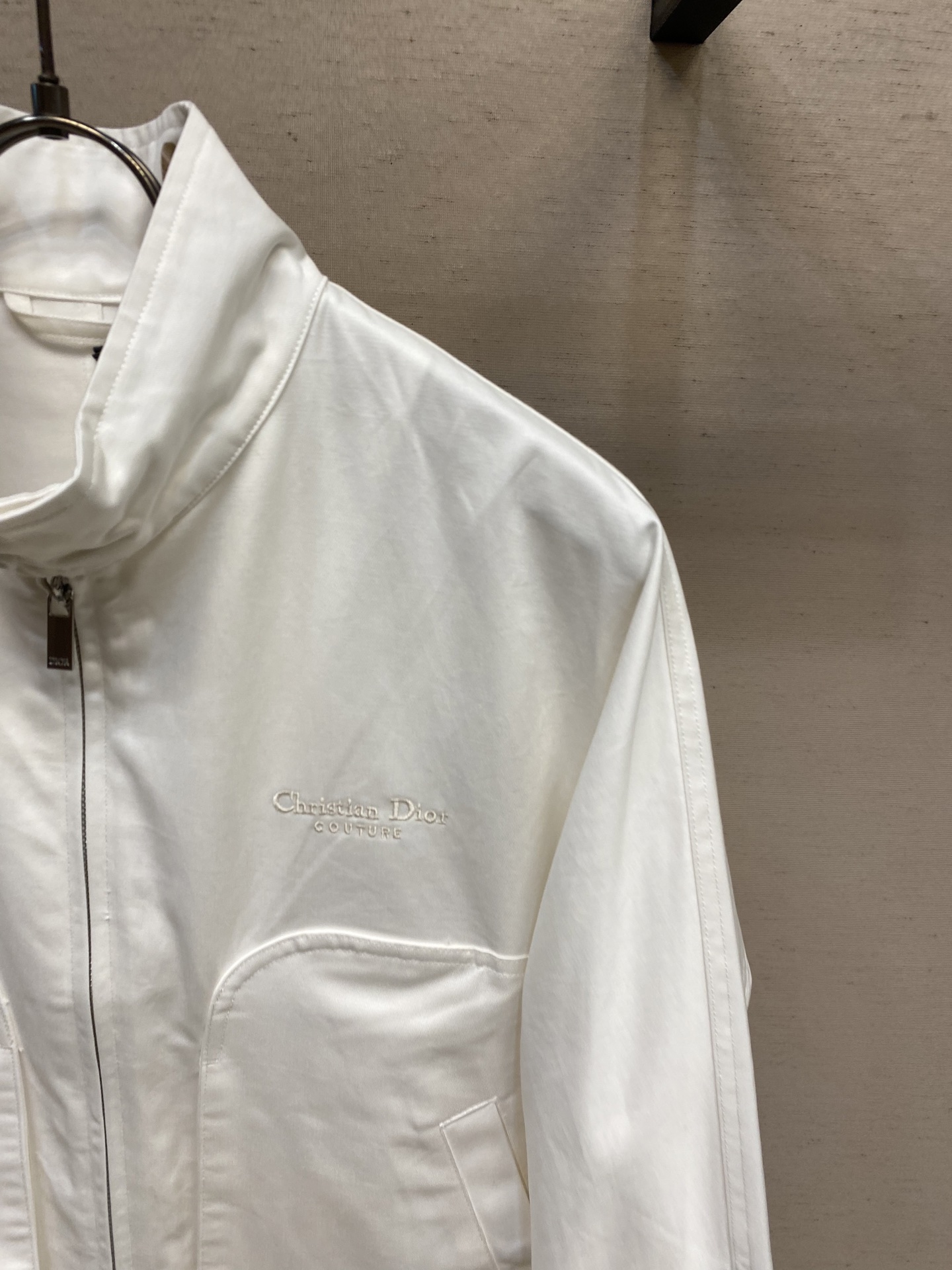 Embroidered single layer jacket