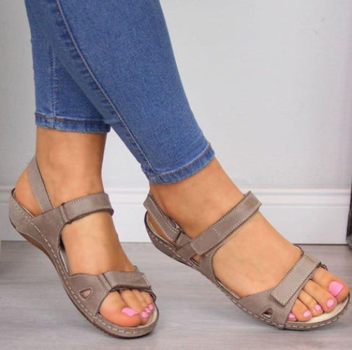 Breathable fish mouth shoes, comfortable flat bottom, fashionable open toed Velcro casual sandals