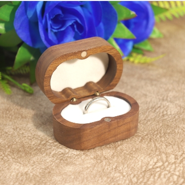 Solid wood walnut fungus nail jewelry, ring jewelry, jewelry storage box