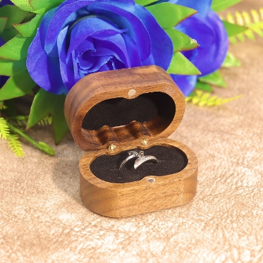 Solid wood walnut fungus nail jewelry, ring jewelry, jewelry storage box