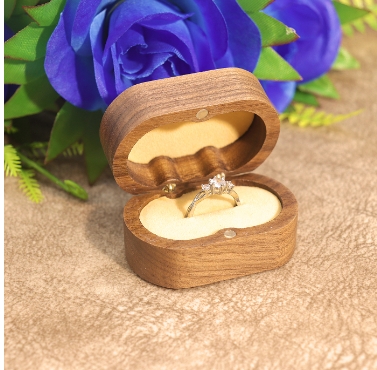 Solid wood walnut fungus nail jewelry, ring jewelry, jewelry storage box