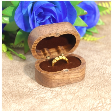 Solid wood walnut fungus nail jewelry, ring jewelry, jewelry storage box