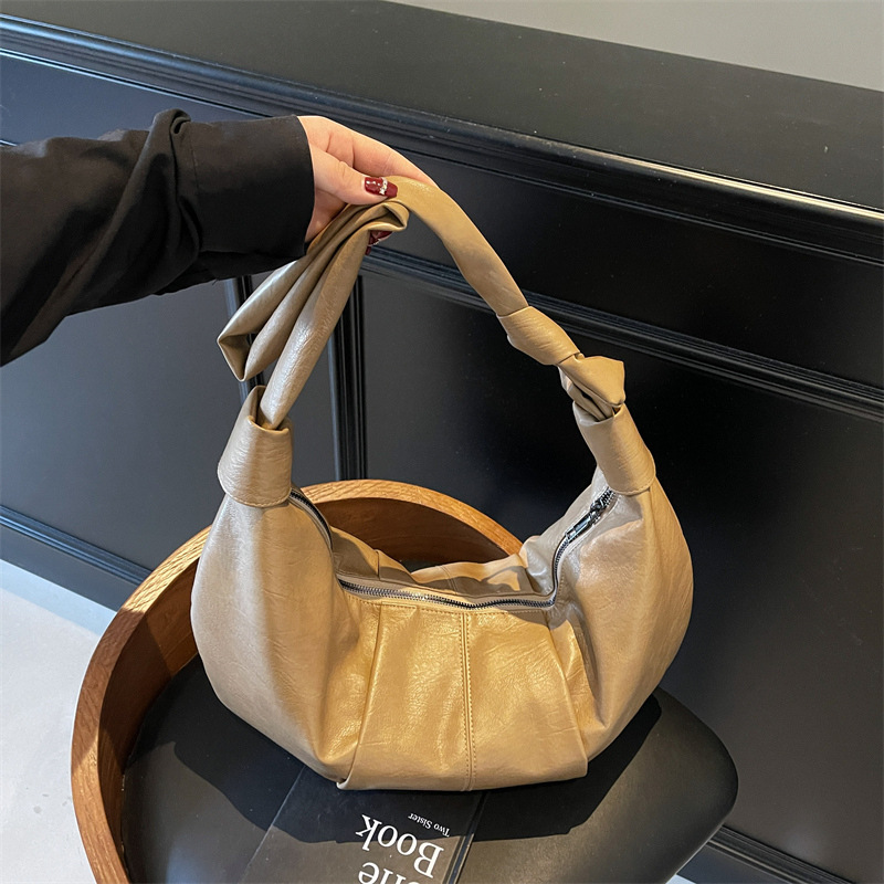 2025 New Fashionable Retro Versatile Commuter Shoulder Bag, Work Cross Shoulder Bag