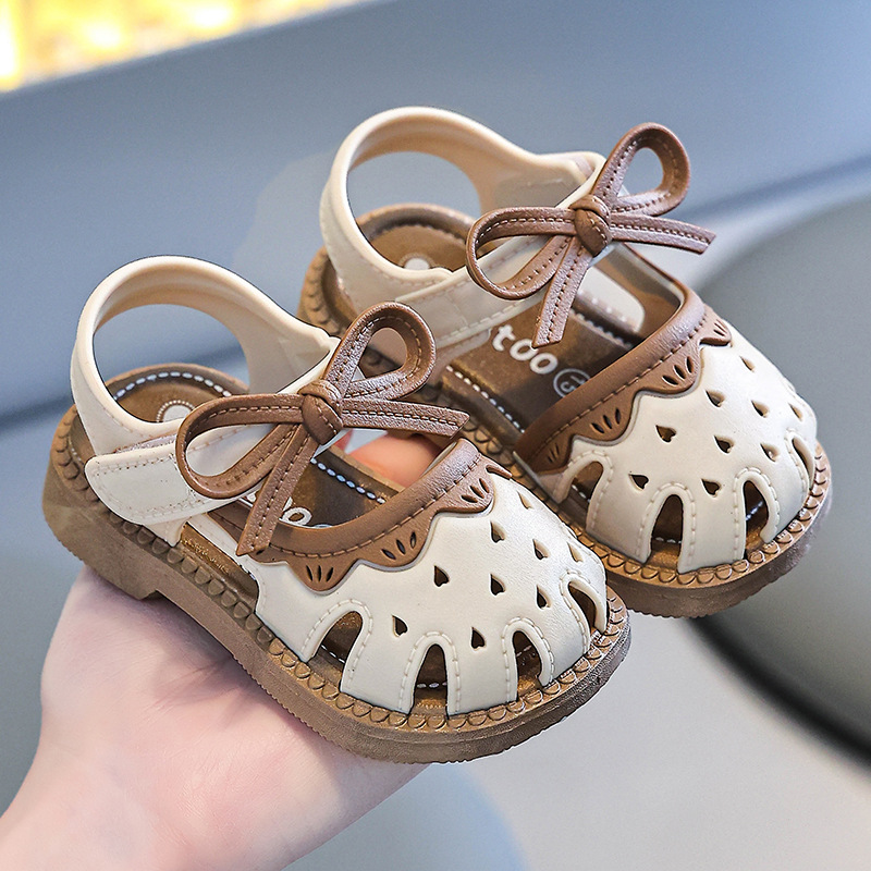 Girls' plastic anti urine soft bottom anti slip baby sandals for toddlers learning to walk