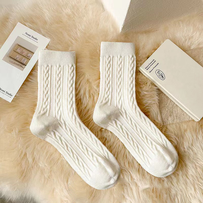 Mid length Xinjiang cotton sweat absorbing, odor proof, antibacterial socks, sweet and beautiful all cotton socks
