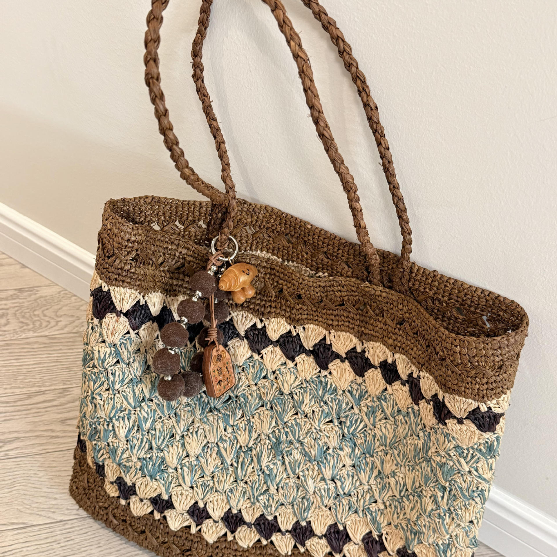 Hollow flower single shoulder grass woven bag, cross-border new summer versatile grass woven bag, seaside vacation beach bag