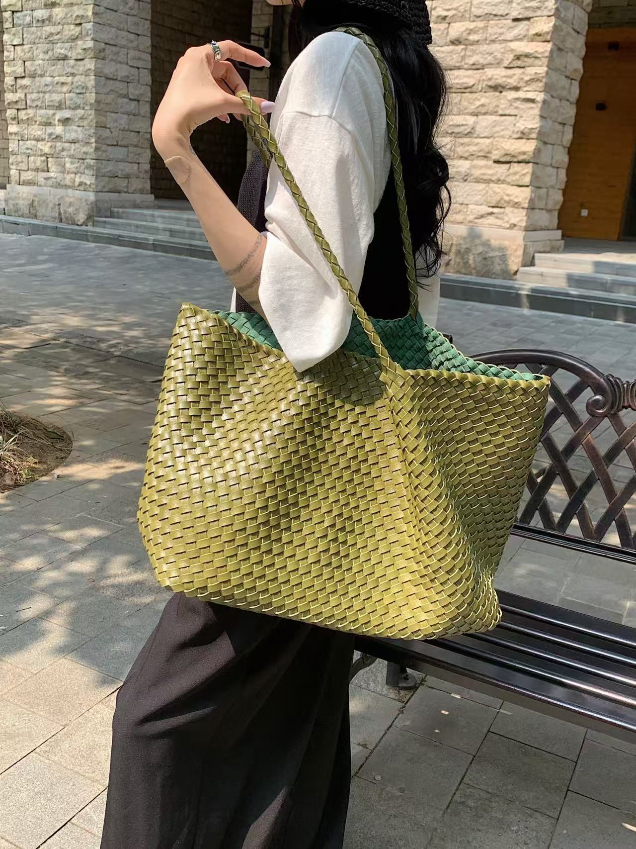 Genuine Leather Niche Hand-woven Bucket Bag Large Capacity Tote Bag Women's 2025 Hand-held Shoulder Underarm Bag Beach Bag