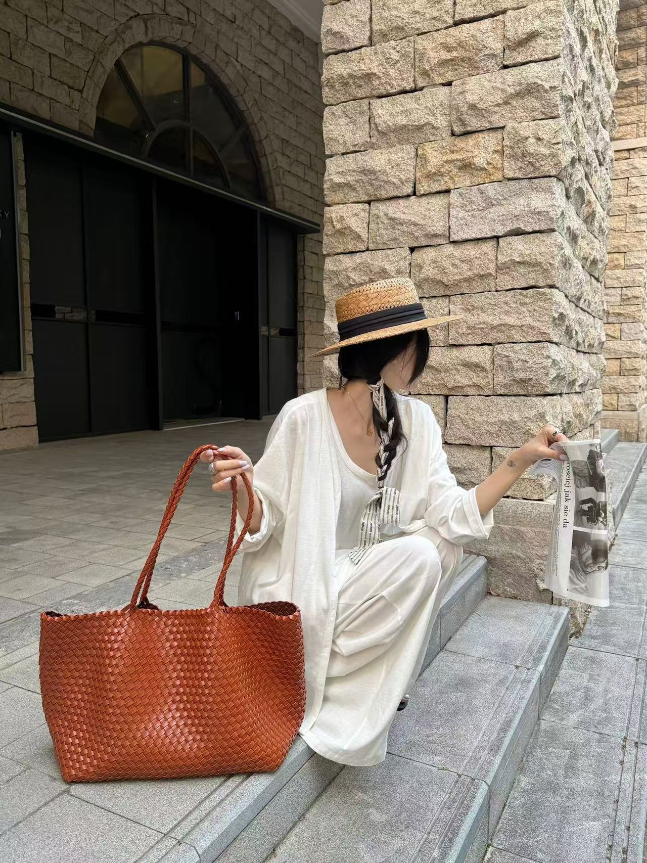Genuine Leather Niche Hand-woven Bucket Bag Large Capacity Tote Bag Women's 2025 Hand-held Shoulder Underarm Bag Beach Bag
