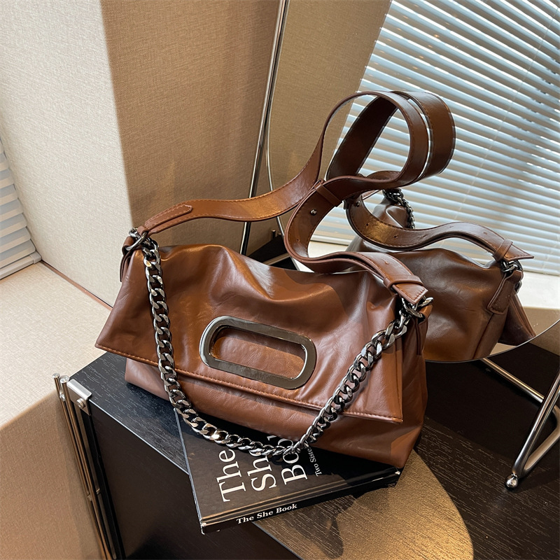 New vintage women's handbag, featuring a retro chain design, large capacity, and a single-shoulder cross-body tote bag