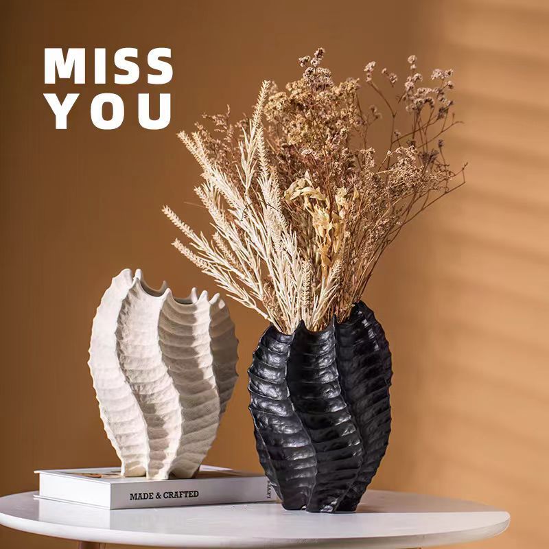 European modern and simple vase ornaments, creative Nordic-style home decorations, study, bedroom, living room, entrance hall