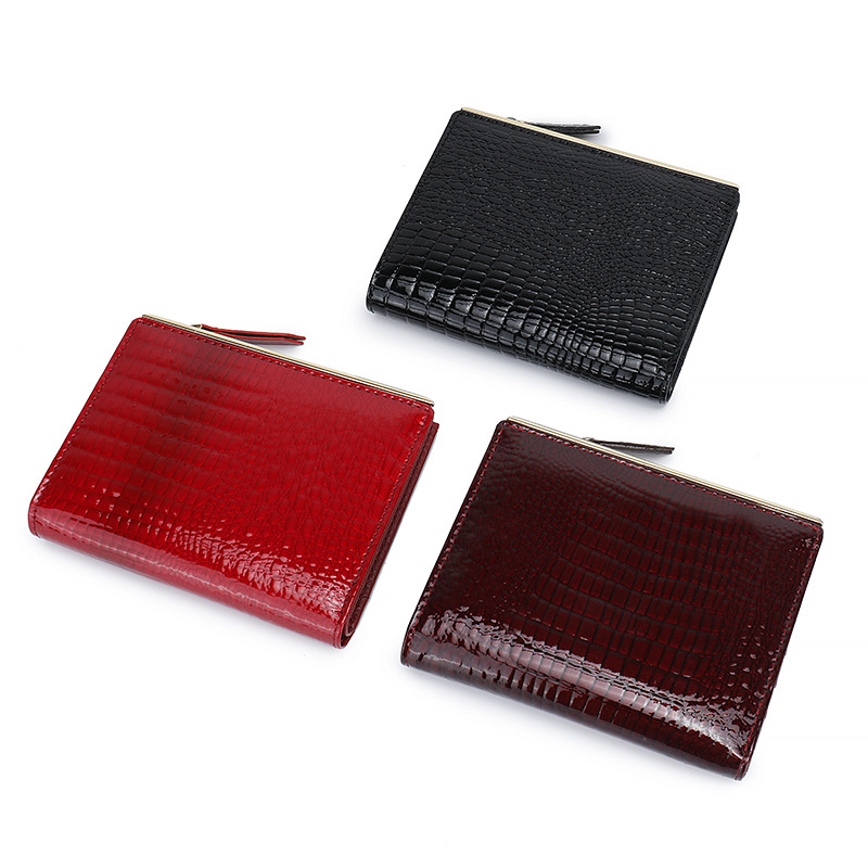 Women's fashionable genuine leather wallet source factory, multi-functional, multi-slot short style 20% off design patent leather card wallet