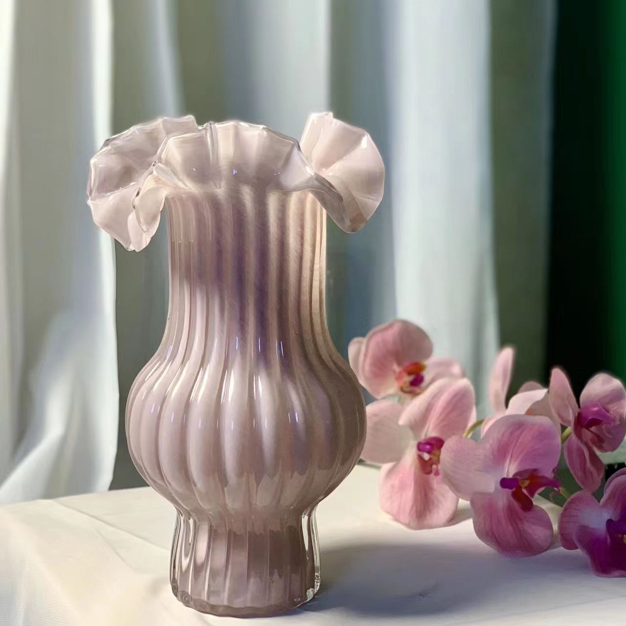 French pleated vase, gentle purple decorative item, living room flower arrangement, high-end feel, vintage Fenton flower vase, relocation gift