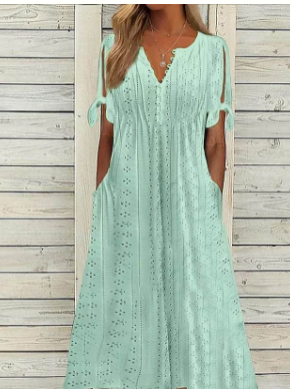 Vestido de rendal com colar em v