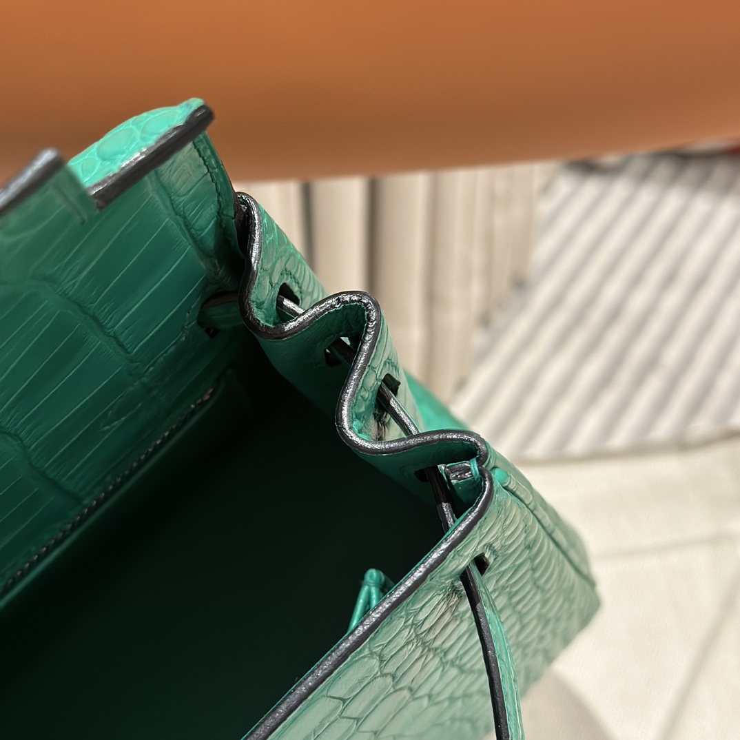 Hermès  Kelly 25 Vert comics  frosted crocodile skin