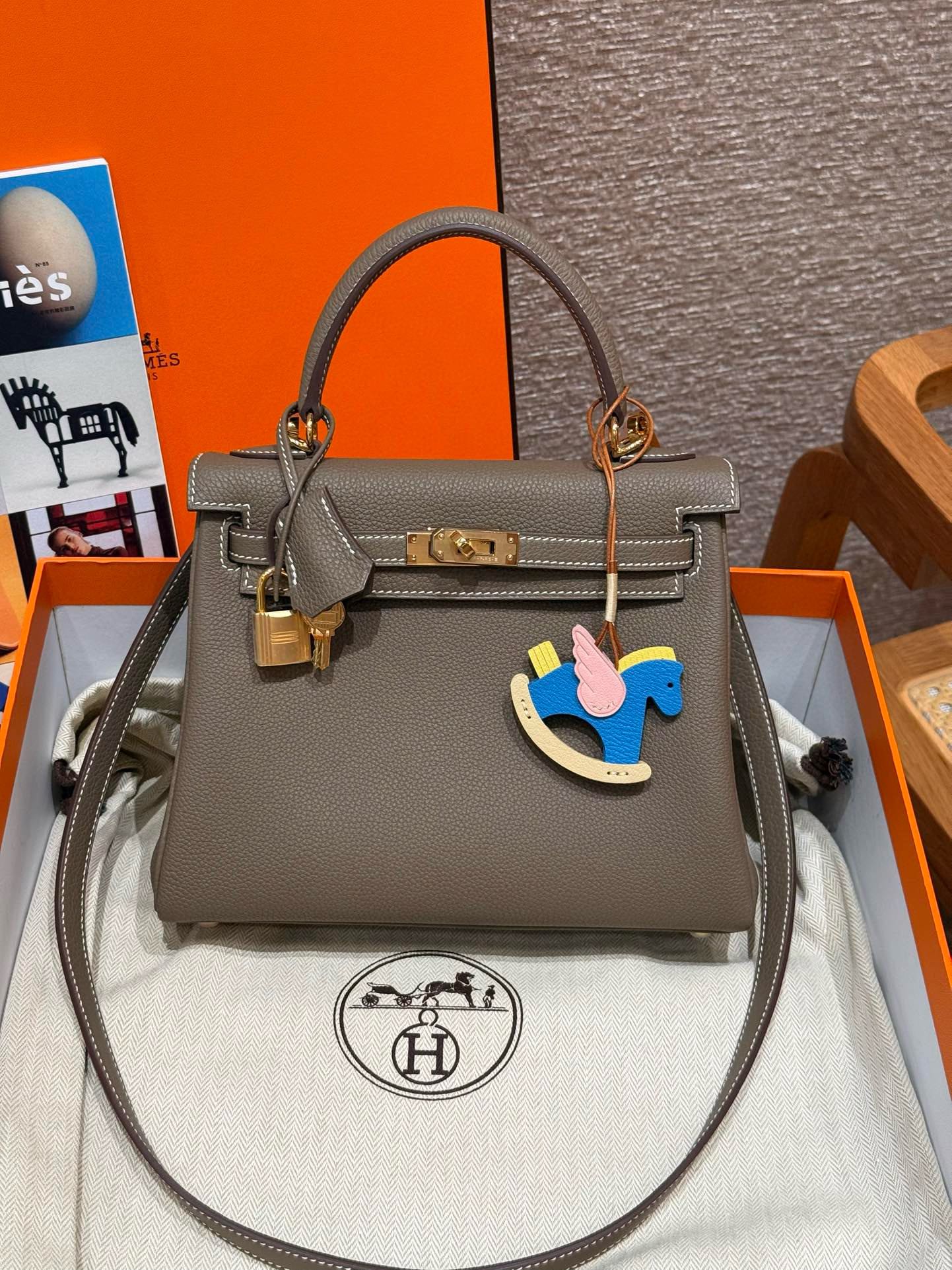 Hermès  Kelly 25 Etoupe Togo