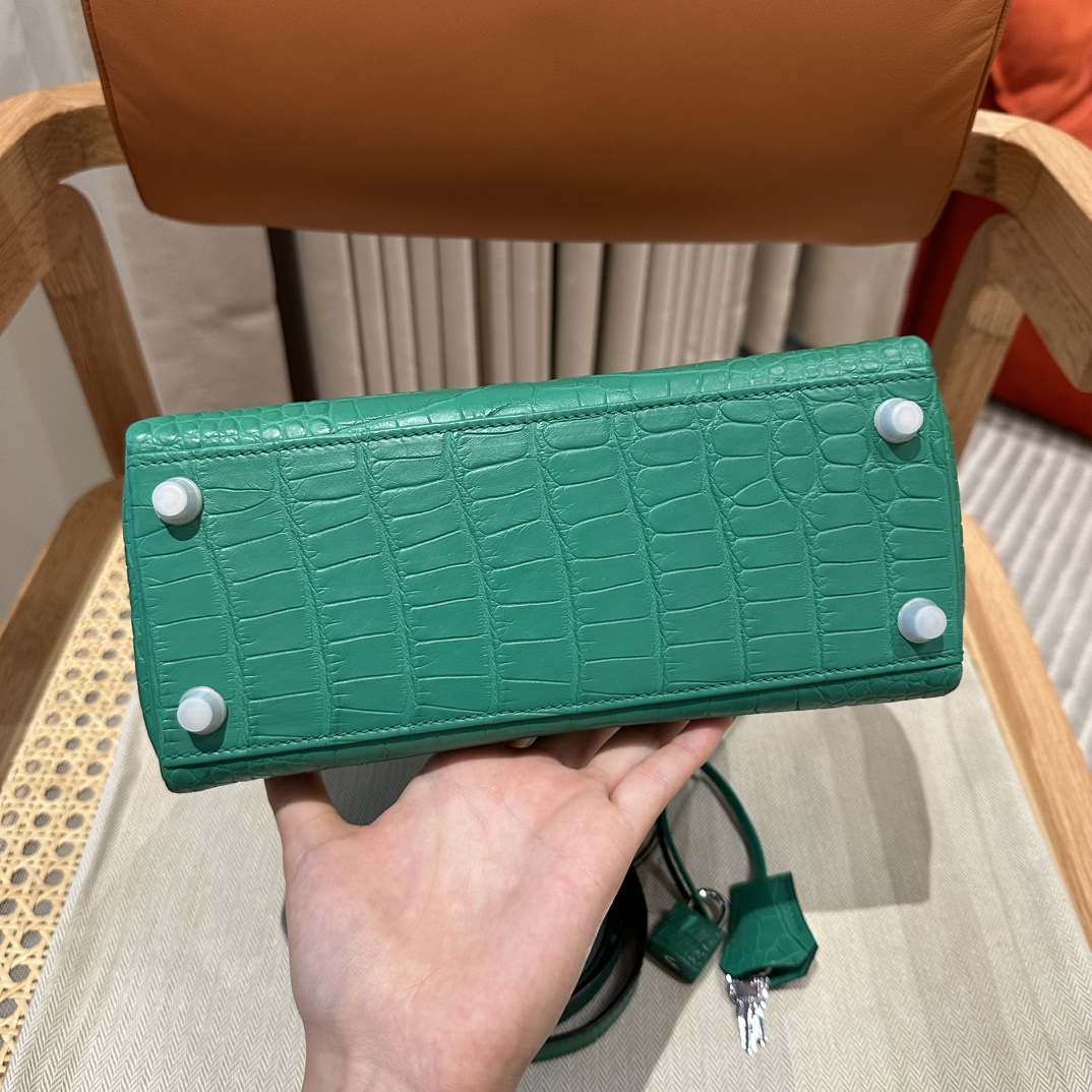 Hermès  Kelly 25 Vert comics  frosted crocodile skin