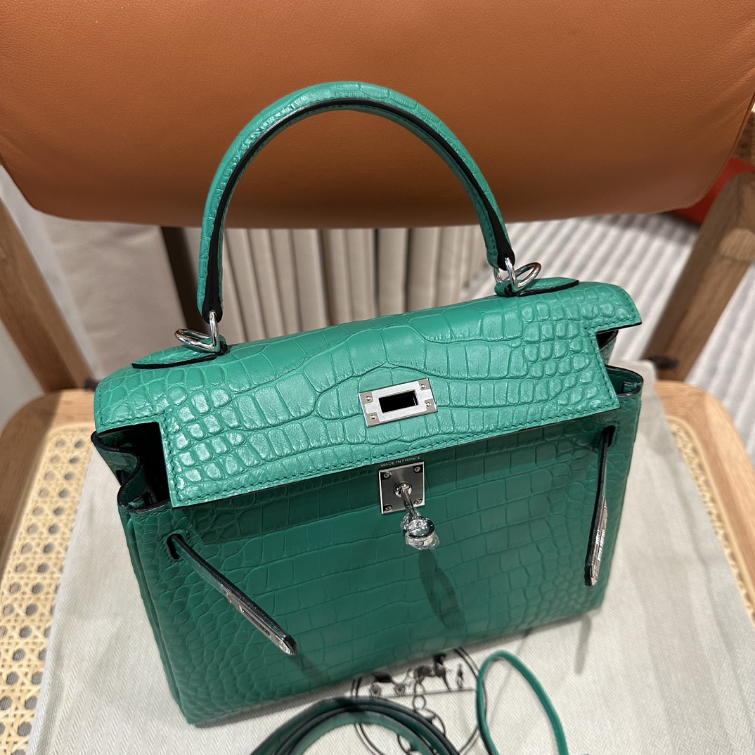 Hermès  Kelly 25 Vert comics  frosted crocodile skin