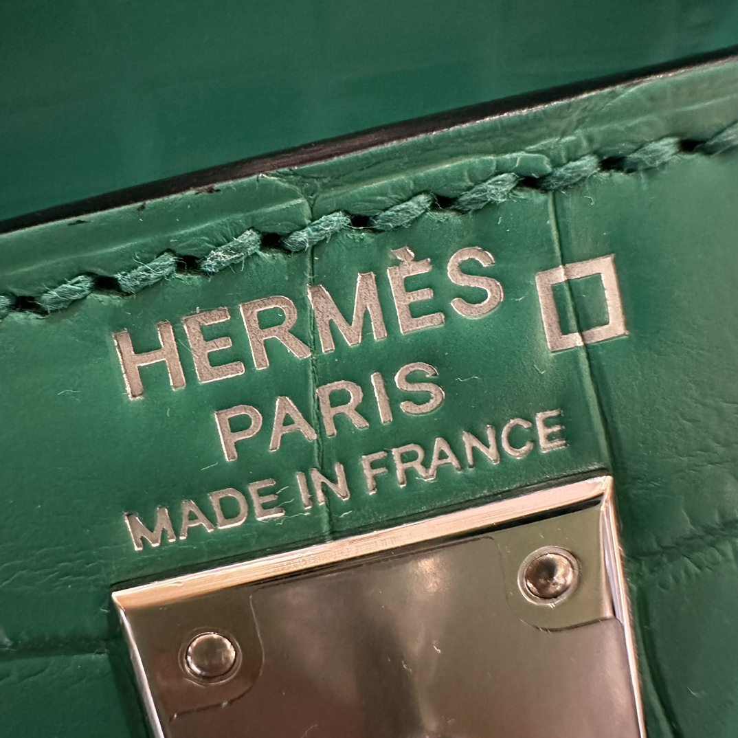 Hermès  Kelly 25 Vert comics  frosted crocodile skin