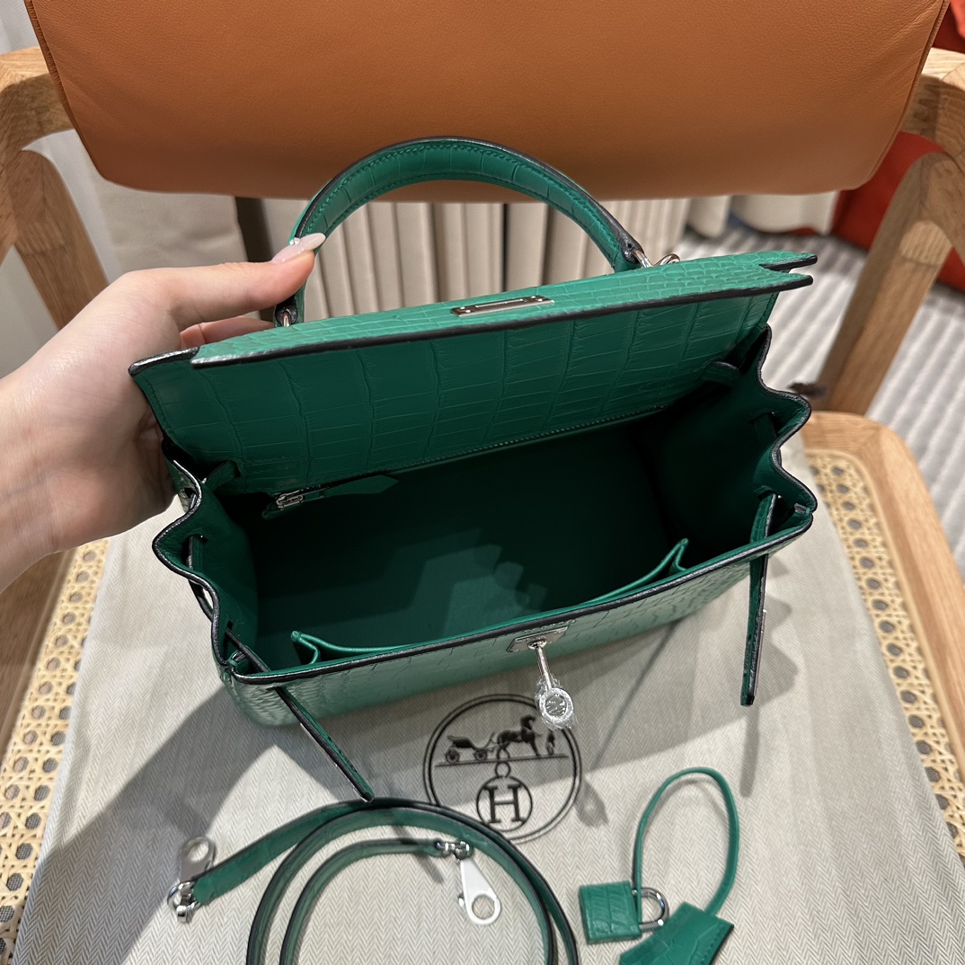 Hermès  Kelly 25 Vert comics  frosted crocodile skin