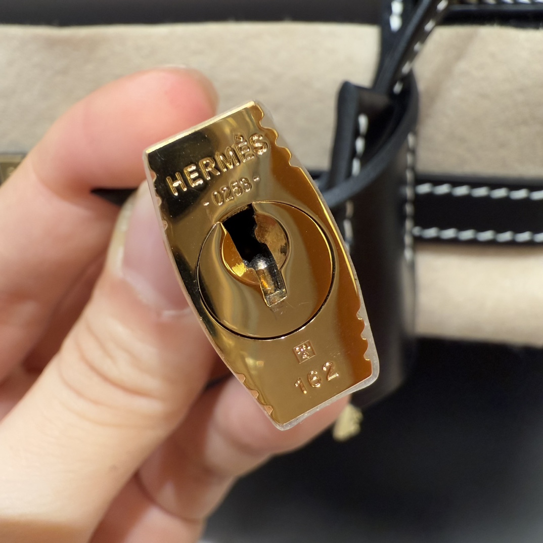 Hermès  Kelly 25 Noir Box