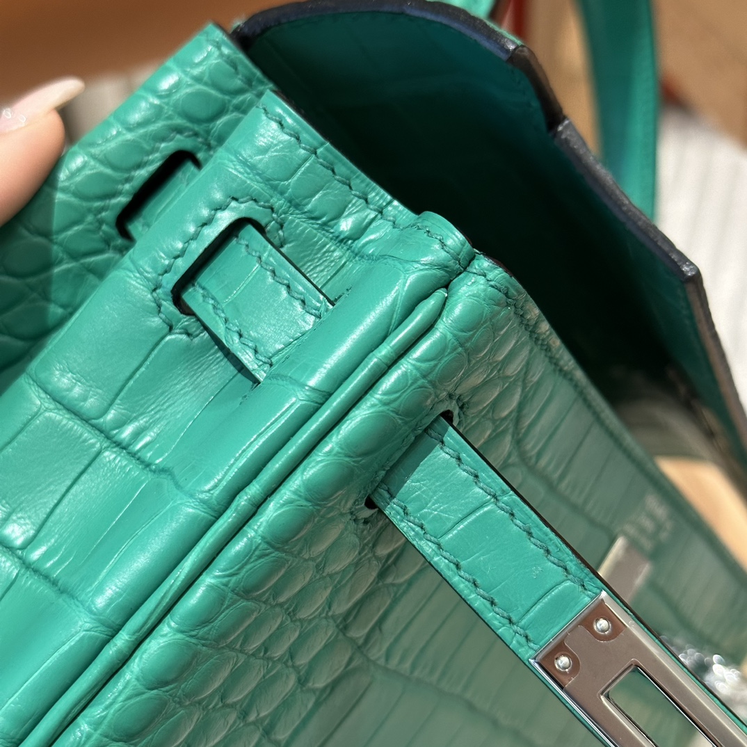 Hermès  Kelly 25 Vert comics  frosted crocodile skin