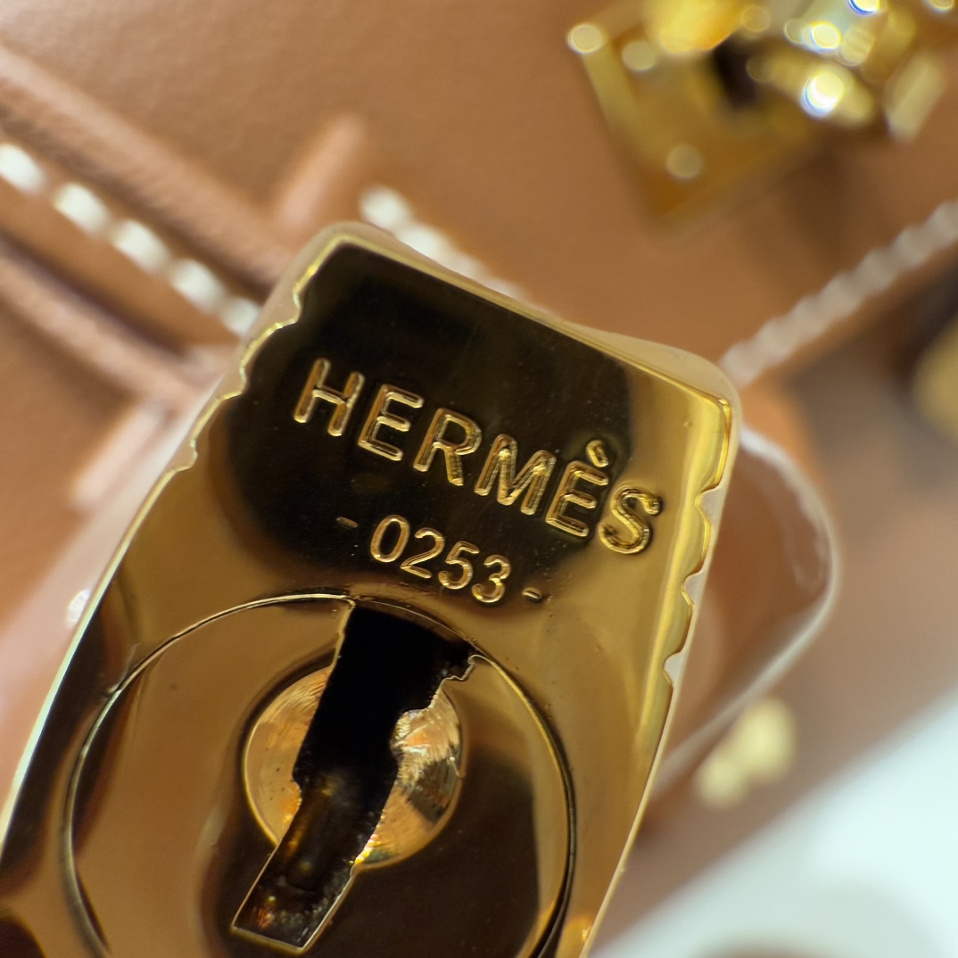 Hermès  Kelly 25 Gold  swift