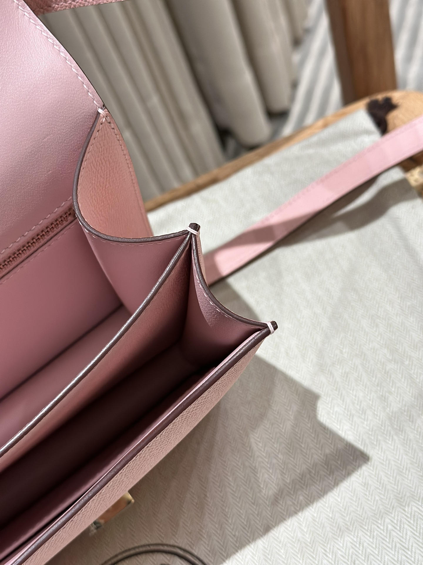 Hermès Constance 24 Rose Sakura Epsom
