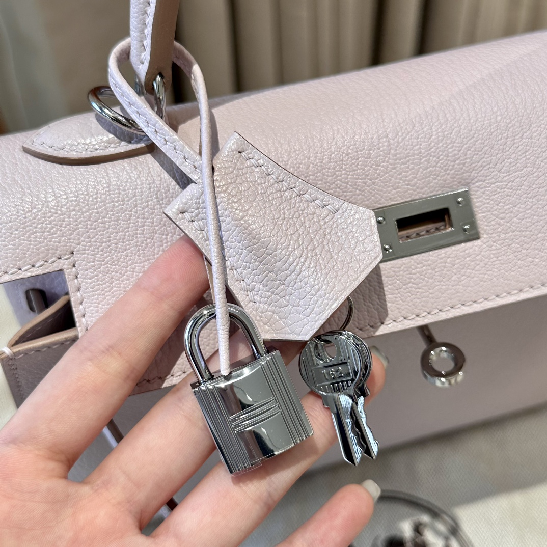 Hermès  Kelly 25  Mauve Pale Chever