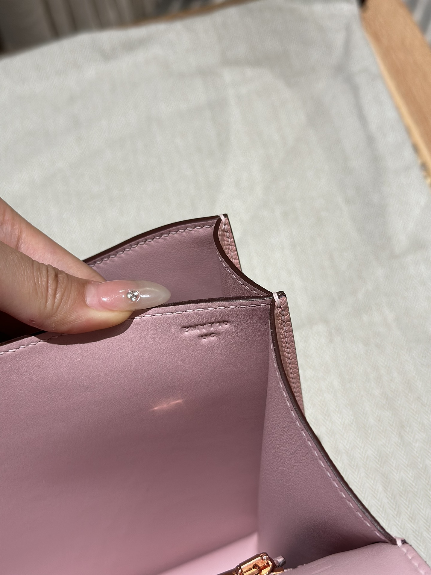 Hermès Constance 24 Rose Sakura Epsom