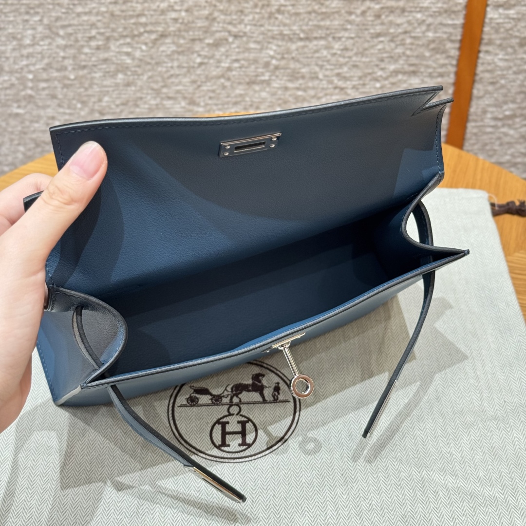 Hermès  Kelly Pochette 1 Blue de presse Swift
