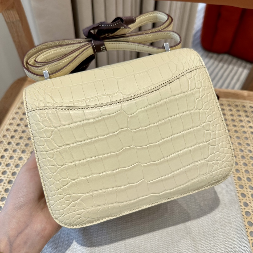 Hermès Constance 19 Vanille Alligator shiny crocodile🐊