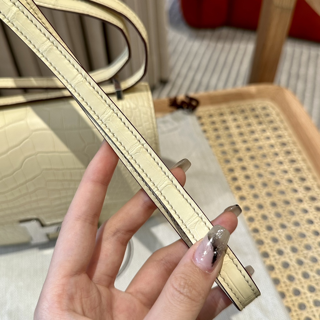 Hermès Constance 19 Vanille Alligator shiny crocodile🐊