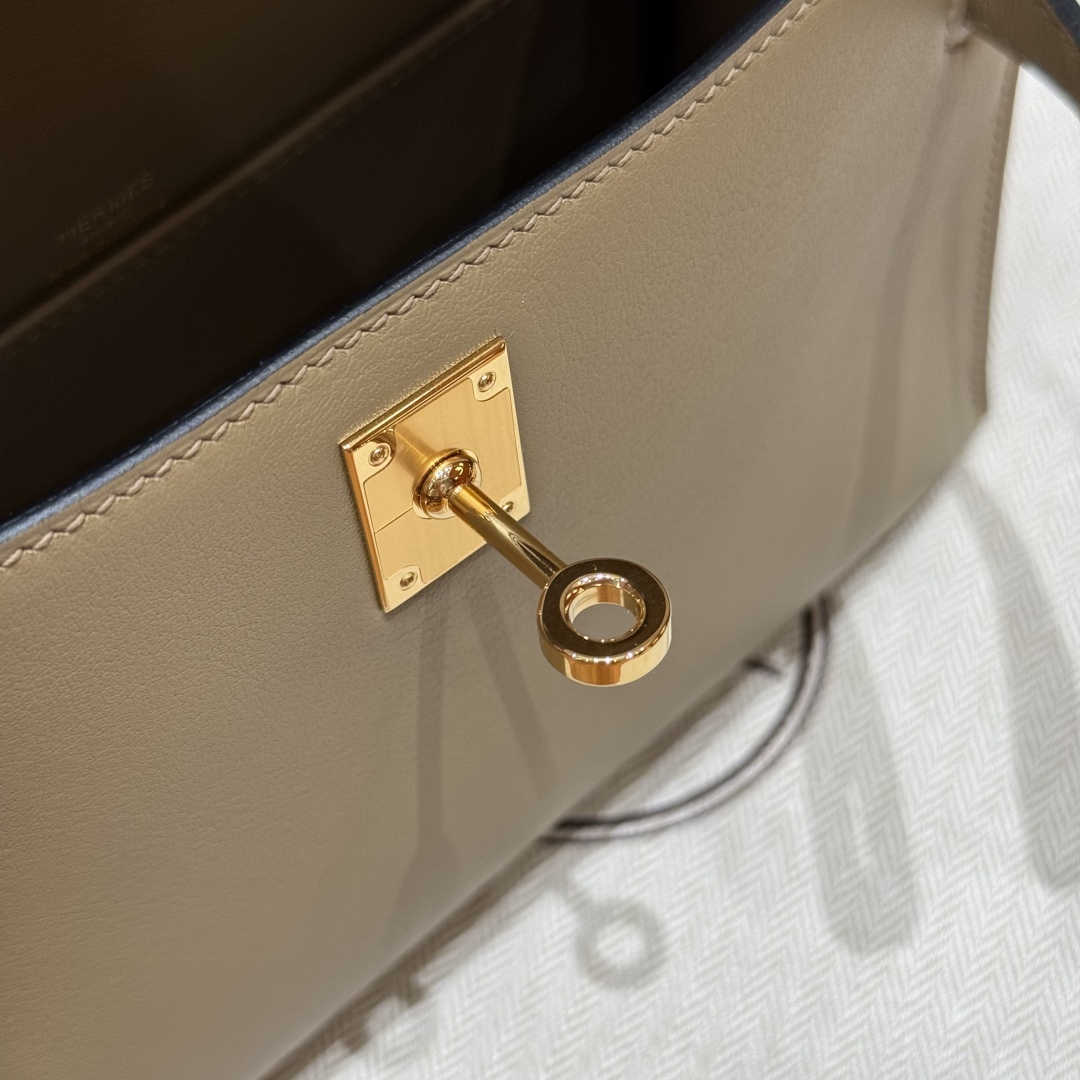 Hermès  Kelly Pochette 1  Beige Marfa Swift